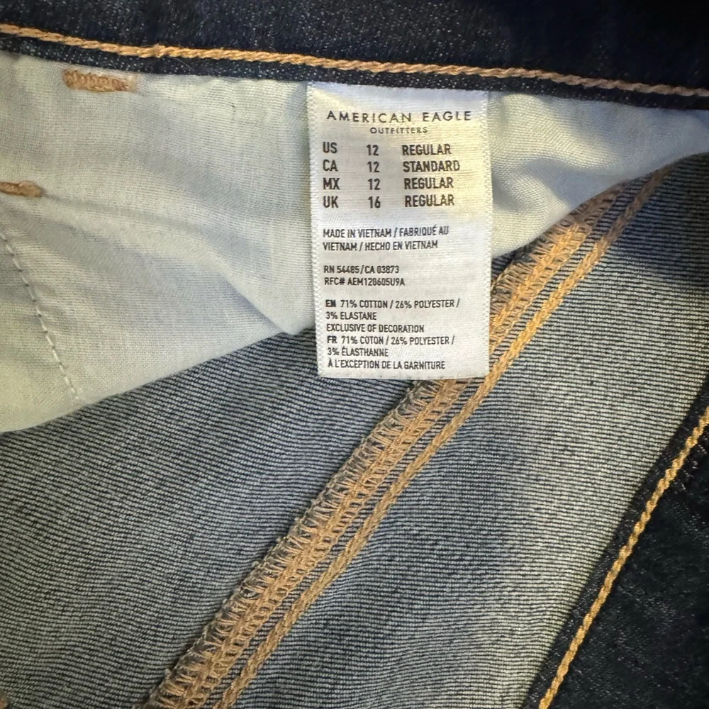 American Eagle Outfitters Women's Distressed Dark Blue Cropped Jeans - Picture 2 of 5